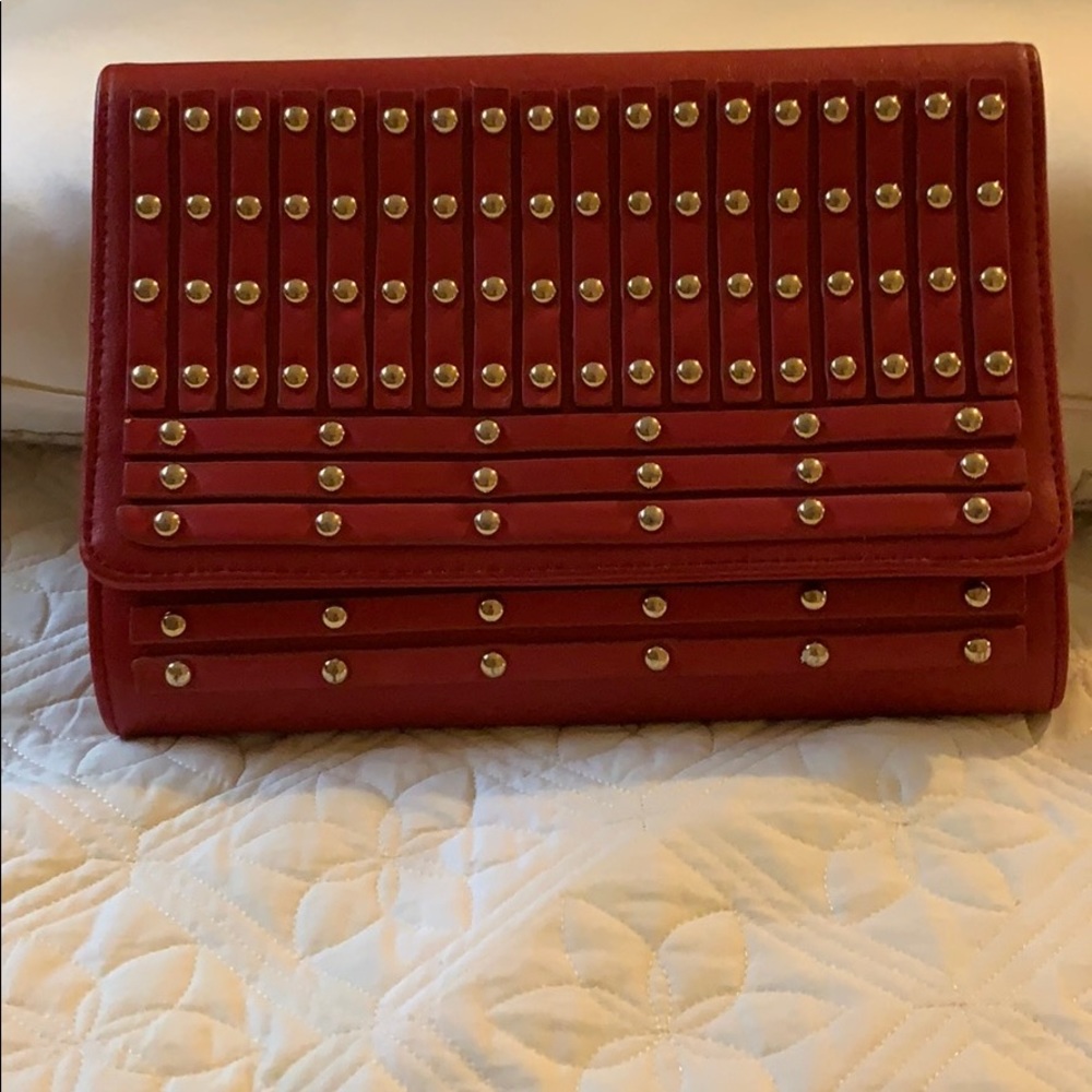 Red clutch